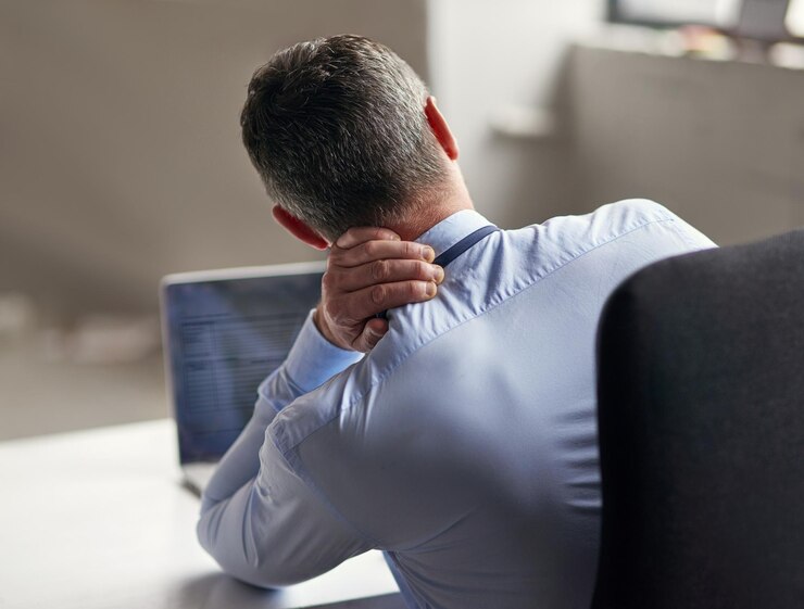 How to Prevent Joint Pain While Working at a Desk